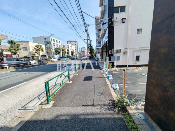 接道状況および現場風景　【杉並区南荻窪１丁目】 物件の事、諸費用の事など、小さな疑問もお気軽にご連絡・ご相談下さい。 