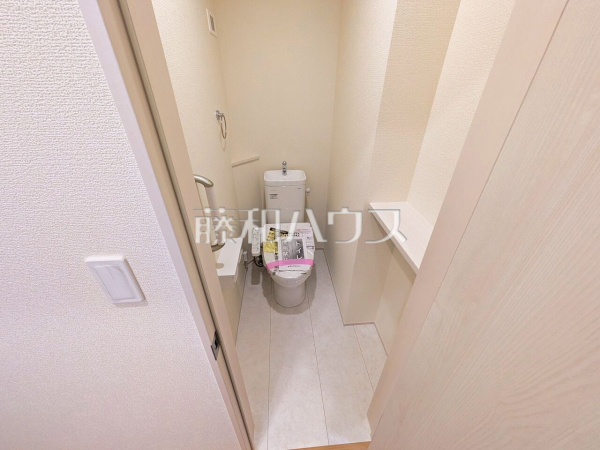 トイレ　 各階にトイレがあると、階段の上り下りをせずに済むため就寝時なども便利です。 　【志木市本町３丁目】
