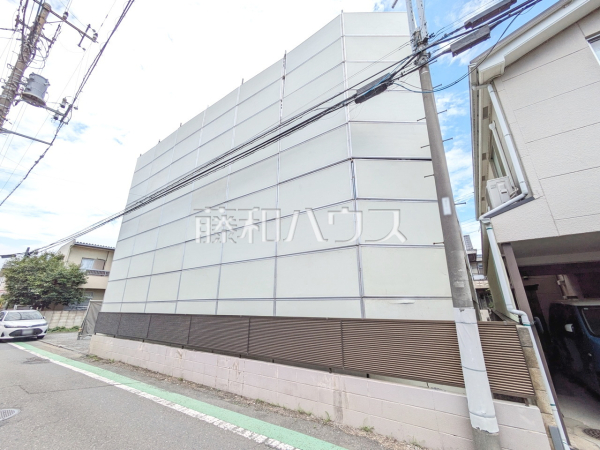 接道状況および現場風景　【国分寺市戸倉１丁目】夜間や平日の見学も可能です。お客様のお家探しを徹底的にサポートいたしますのでお気軽にお問い合わせください。