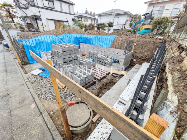 外観　【八王子市片倉町】 まだまだ建築中ですが、ぜひ現地をご覧になりませんか？
