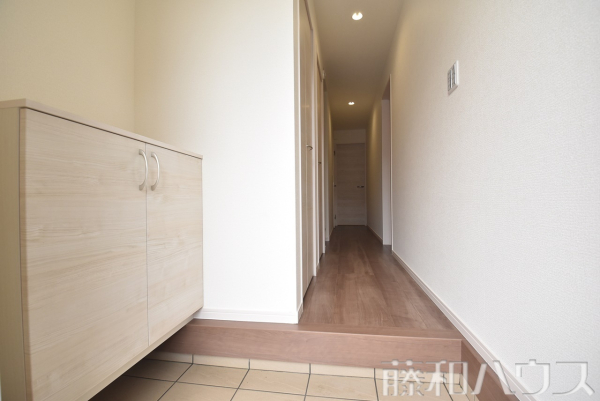 玄関ホール　【名古屋市北区山田西町３丁目】