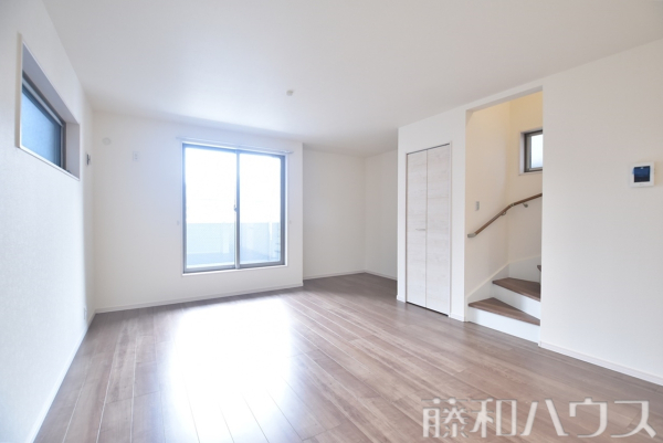 リビング　【名古屋市北区山田西町３丁目】