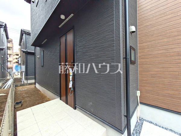1号棟　玄関　【小平市栄町２丁目】