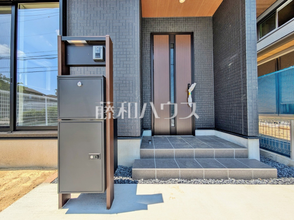 玄関　【春日井市朝宮町１丁目】