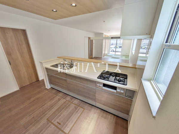 キッチン　【春日井市朝宮町１丁目】