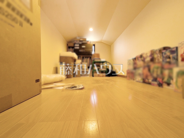 小屋裏収納　【小平市天神町１丁目】