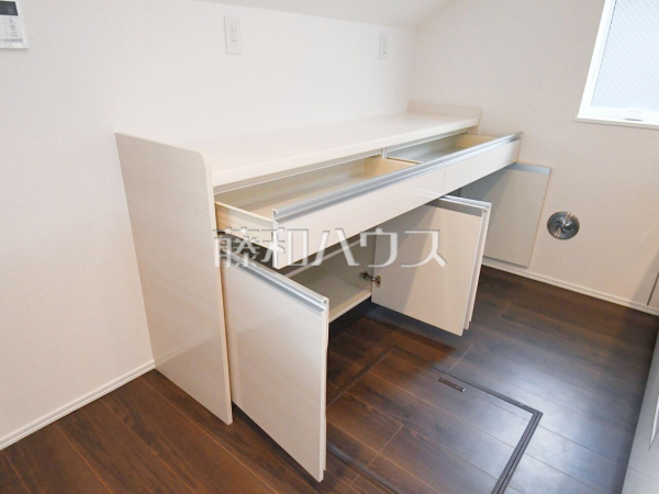 2号棟　キッチン収納　【東久留米市滝山５丁目】