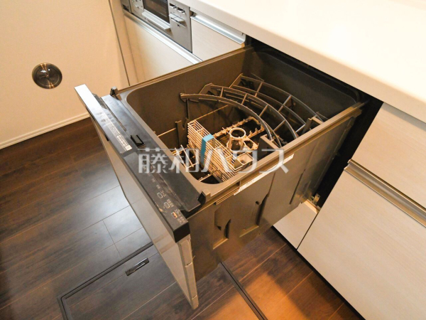 2号棟　 食洗機は水仕事を軽減するとともに、手洗いに比べ節水効果も期待できます。 　【東久留米市滝山５丁目】