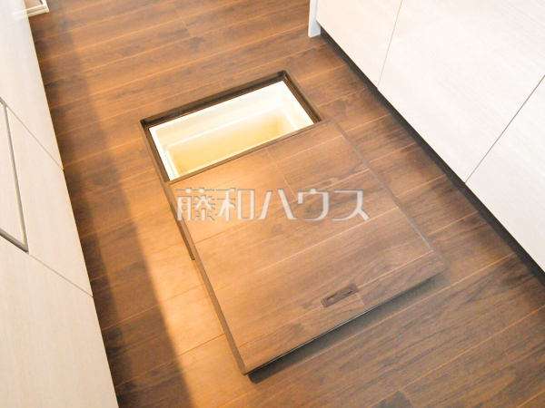 2号棟　キッチン　床下収納【東久留米市滝山５丁目】