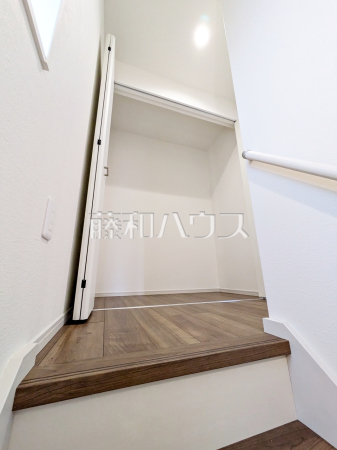 2号棟　備蓄倉庫　【府中市本町２丁目】
災害用の備蓄品を置く場所としても活用できる備蓄倉庫