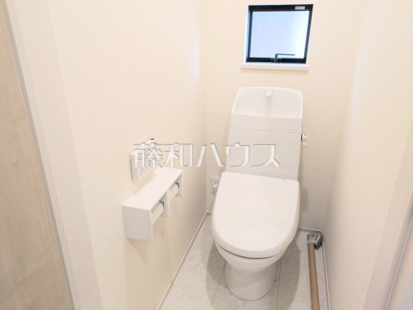 トイレ　【志木市中宗岡５丁目】
ウォシュレット付きトイレ！リビング・お風呂に続いて意外と癒しの空間かも！？　