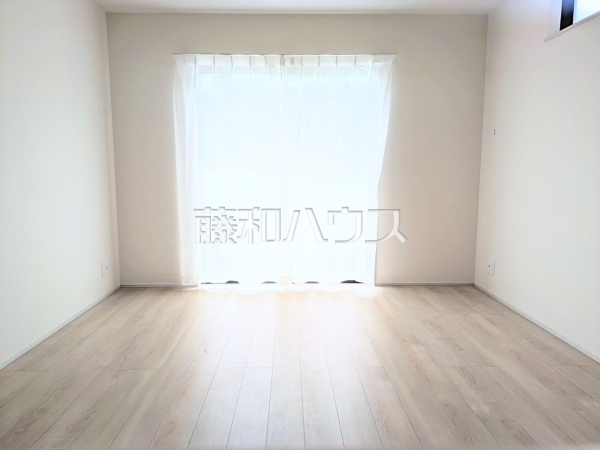 リビング　【志木市中宗岡５丁目】