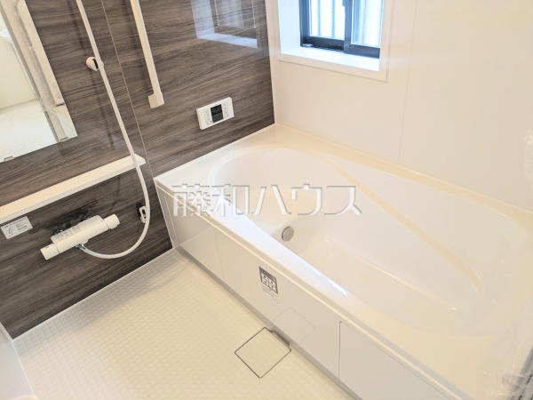 浴室　【志木市中宗岡５丁目】
落ち着いた色合いで疲れたからだを癒す、贅沢なくつろぎ空間です。　