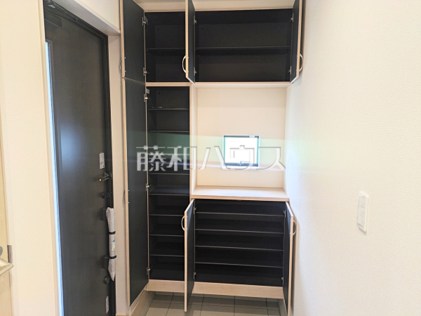 玄関　【志木市中宗岡５丁目】