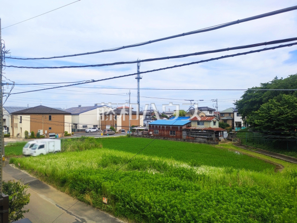 住戸からの眺望写真　【志木市中宗岡５丁目】
豊かな緑・澄んだ青い空は、表情豊かに四季折々の景観を楽しませてくれることでしょう。この場所から新しい家族の時間を紡いでくれます。　