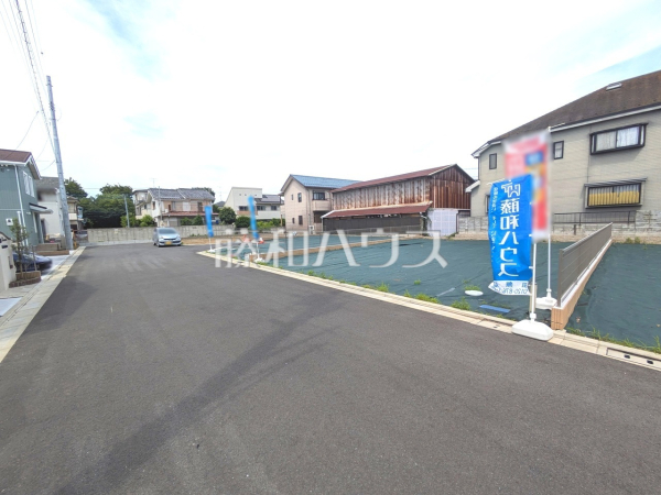平日のご案内も可能です。まずはお気軽にお問合せ下さいませ。【小平市上水南町３丁目】接道状況および現場風景　　