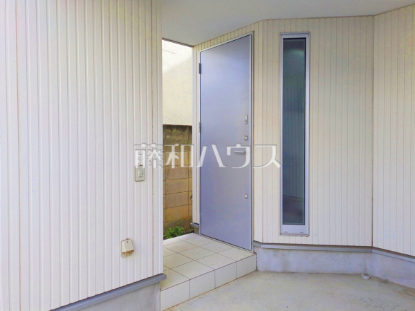 玄関　【富士見市関沢３丁目】