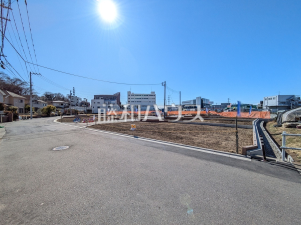 接道状況および現場風景　【国立市谷保】 建物のプレゼンをさせていただきますので、実際の完成イメージを思い描いていただくことができます。お気軽にお問合せ下さい。 