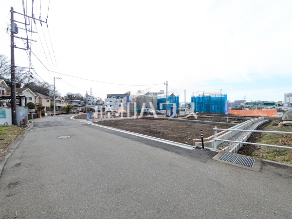 接道状況および現場風景　【国立市谷保】お住まい探しは、家の良し悪しだけでなく周辺環境も重要なポイントです。ぜひ一度お客様の目でご覧ください。　