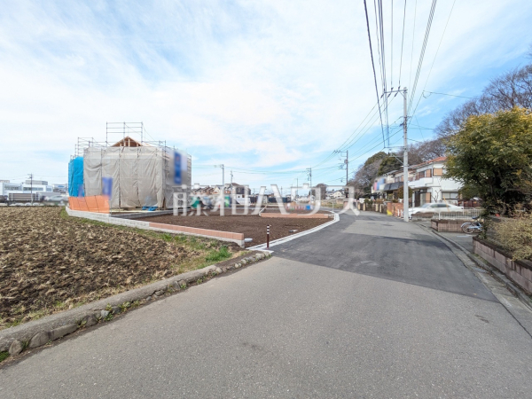 接道状況および現場風景　【国立市谷保】整備された街区、近隣に広がる美しい自然たち。空間のみのこだわりだけではなく、ここに暮らす方々にとって素敵な環境や快適な暮らしを実現します。