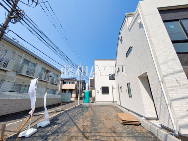 A号地　現地写真　【中野区沼袋４丁目】 見学はしたいけど、なかなか時間が取れない・・・そんな方に出勤前や仕事終わりにマイホームを見学できるサポートをいたします。 