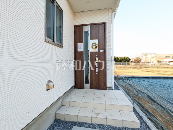 B号棟　玄関　【清瀬市中里１丁目】