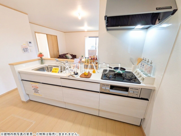 J号棟　キッチン　【清瀬市中里１丁目】
ご家族の様子がわかり、会話も楽しめる対面式システムキッチン　