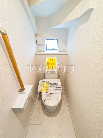 I号棟　トイレ　【清瀬市中里１丁目】
ウォシュレット付きトイレ！リビング・お風呂に続いて意外と癒しの空間かも！？　