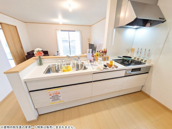 J号棟　キッチン　【清瀬市中里１丁目】
キッチンから見渡せるリビングダイニングで、お料理中も会話が弾みます　