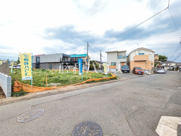 接道状況および現場風景　【日野市東豊田４丁目】 周辺環境はもちろん日当たりや設備仕様など実際に行ってみないと分からないことも多くございます。営業担当がご案内いたしますので、お気軽にお問い合わせください 