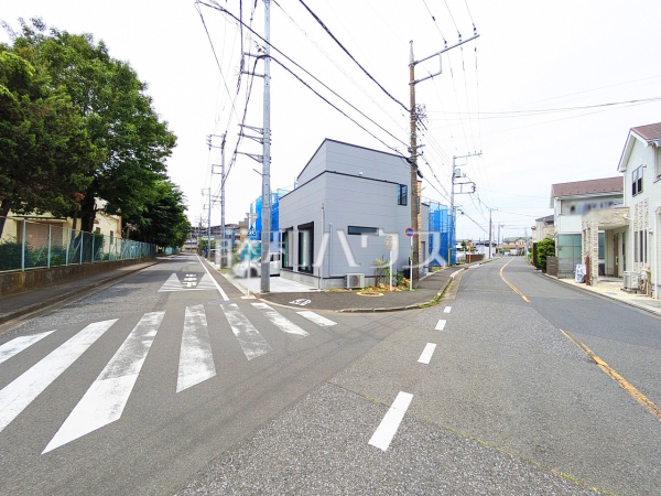接道状況および現場風景　【東大和市立野３丁目】お住まい探しは、家の良し悪しだけでなく周辺環境も重要なポイントです。ぜひ一度お客様の目でご覧ください。