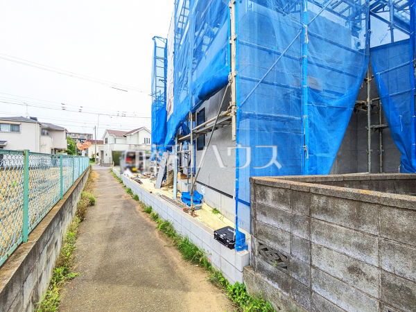接道状況および現場風景　【東大和市立野３丁目】 「玉川上水」駅徒歩21分と少し距離はございますが、毎日の通勤通学で駅まで歩けば、運動不足も解消されて一石二鳥です！ 