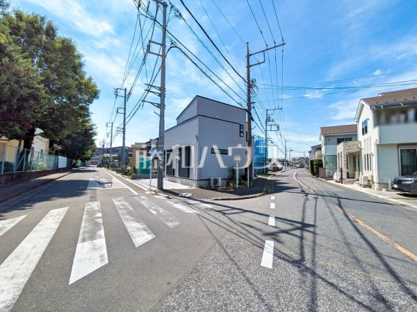 順調に工事が進んでいます。実際の街並みの様子が段々見えて参りました。ぜひ実際に現地をご見学下さいませ。　　【東大和市立野３丁目】