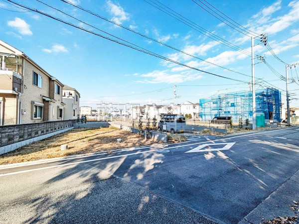 接道状況および現場風景　【東大和市立野３丁目】平日のご案内も可能です。まずはお気軽にお問合せ下さいませ。