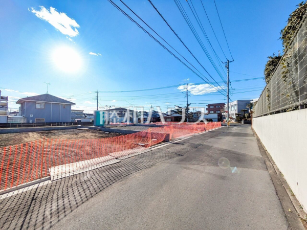 接道状況および現場風景　【武蔵村山市岸１丁目】 物件の事、諸費用の事など、小さな疑問もお気軽にご連絡・ご相談下さい。 