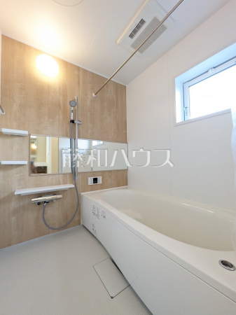 3号棟　浴室　【八王子市散田町４丁目】落ち着いた色合いで疲れたからだを癒す、贅沢なくつろぎ空間です。　