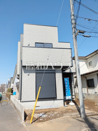 生活に溶け込むシンプルなデザインの外観が魅力の新邸です。【新座市東北２丁目】