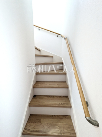 階段　【新座市東北２丁目】