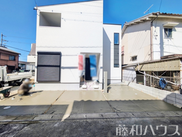 外観およびカースペース　【春日井市ことぶき町】
