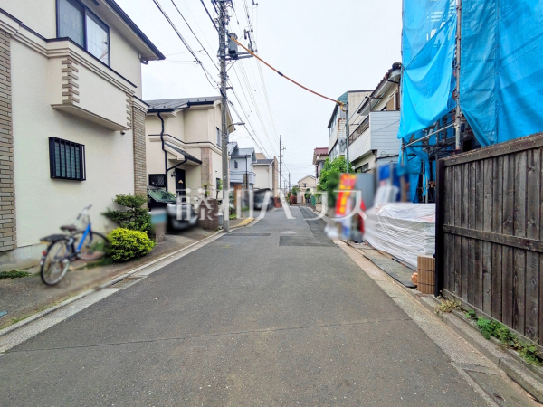 ≪接道状況≫ 周辺は落ち着いた雰囲気の住宅地です。小さなお子様がいるご家庭も安心です。 　【調布市菊野台３丁目】