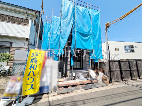 ≪現地外観≫ 京王線「柴崎」駅 徒歩7分、 京王線「つつじヶ丘」駅徒歩10分！この恵まれたロケーションによる幸福感は、毎朝の通勤時にしっかりと感じられるのではないでしょうか。 　【調布市菊野台３丁目】