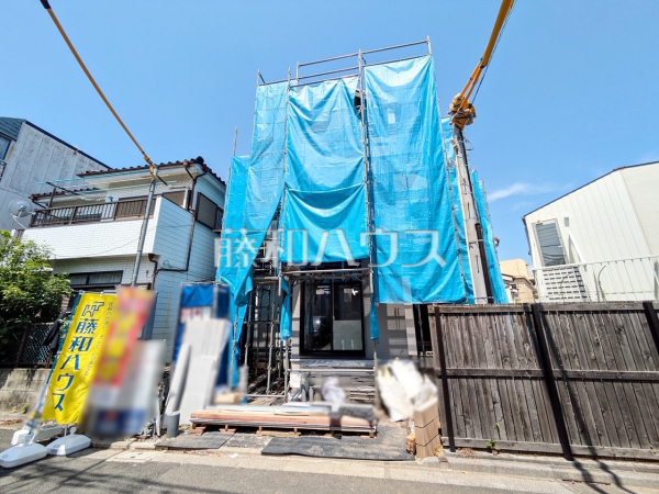 ≪現地外観≫ 国土交通省が定めた「住宅性能表示基準」において、もっとも高い等級である「耐震等級3」を取得しています。 【調布市菊野台３丁目】