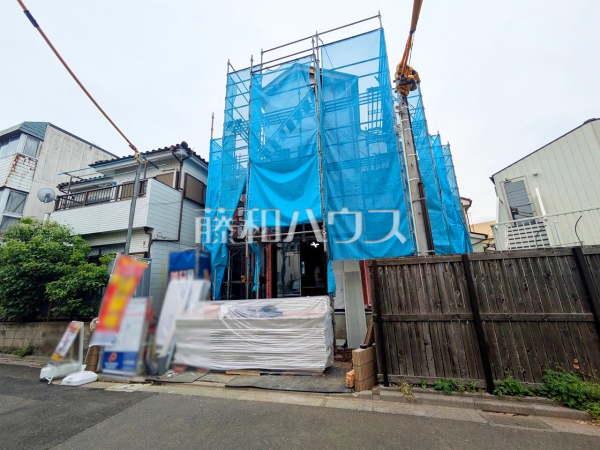 ≪現地外観≫建物のプレゼンをさせていただきますので、実際の完成イメージを思い描いていただくことができます。お気軽にお問合せ下さい。【調布市菊野台３丁目】