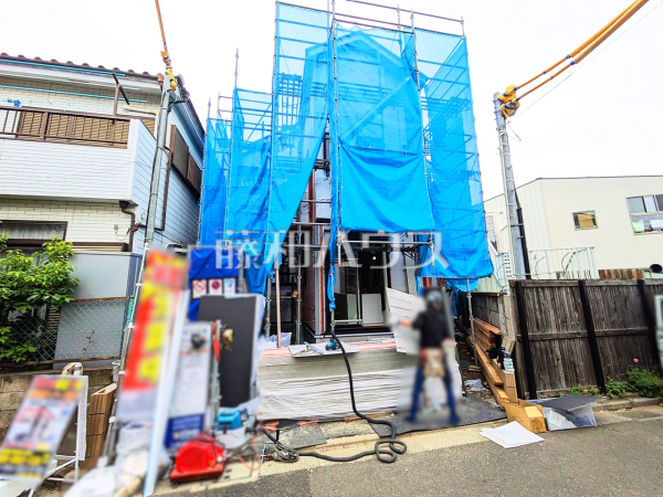 ≪現地外観≫ 京王線「柴崎」駅 徒歩7分、 京王線「つつじヶ丘」駅徒歩10分！この恵まれたロケーションによる幸福感は、毎朝の通勤時にしっかりと感じられるのではないでしょうか。 　【調布市菊野台３丁目】