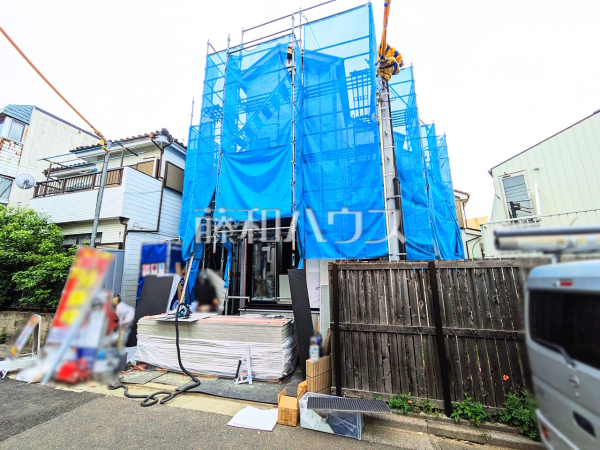 ≪外観≫現在建築中につき、完成後には確認できなくなる構造部分などがご覧いただけます。完成後の内覧とは違った視点での現地見学が可能です。 　【調布市菊野台３丁目】