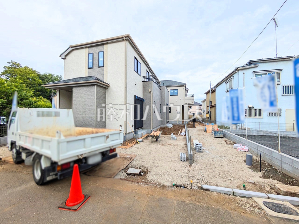 まだまだ建築中ですが、ぜひ現地をご覧になりませんか？基礎・上棟の状態は建築中にしかご覧になれません！　【立川市一番町2丁目】　
