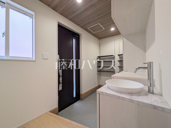 玄関ホール／玄関の手洗い水栓　【小平市学園東町３丁目】