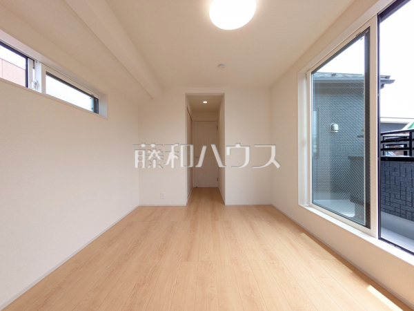 居室　【小平市学園東町３丁目】幼い頃のたくさんの想い出が詰まった実家の部屋。それは特別な場所としていつまでも心に残っています。いつかこの部屋が子供たちにとってのそのような場所になるのかな？　