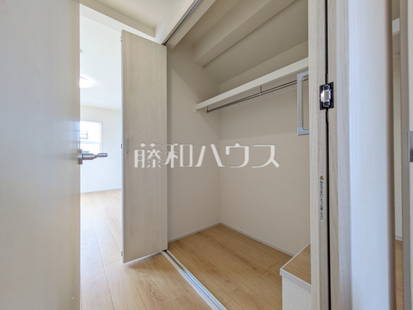 収納　【小平市学園東町３丁目】全居室収納スペース付き　