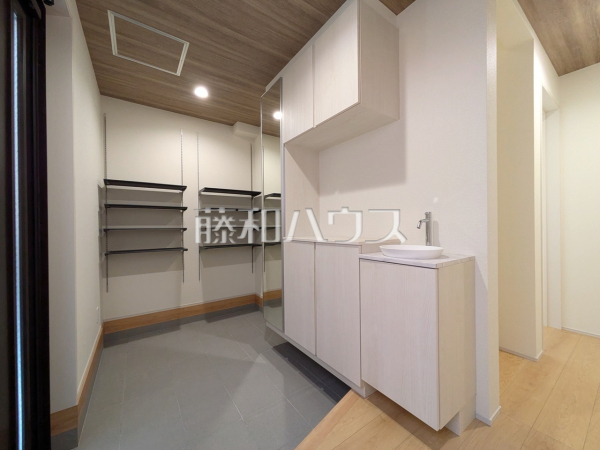 玄関ホール／玄関収納　【小平市学園東町３丁目】